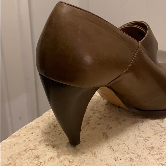 CHLOÉ Leather Round-Toe Pumps Size 9.5 - Picture 10 of 10
